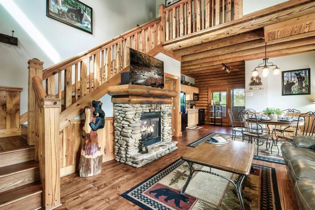 2 Miles From Dollywood Family Resort With Seasonal Outdoor Swimming Pool, Year Around Heated Indoor Swimming Pool, Townhome Style Cabin, Private Hot Tub, Arcade, Tv, Wifi, Kitchen With Refrigerator, Washer And Dryer Пиджен Фордж Екстериор снимка